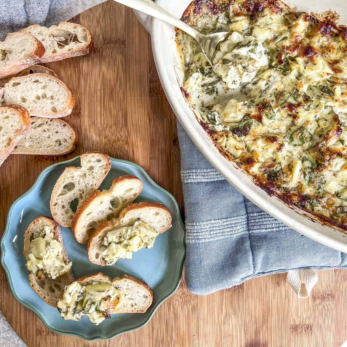 Hot spinach dip on pieces of bread and dip to the side