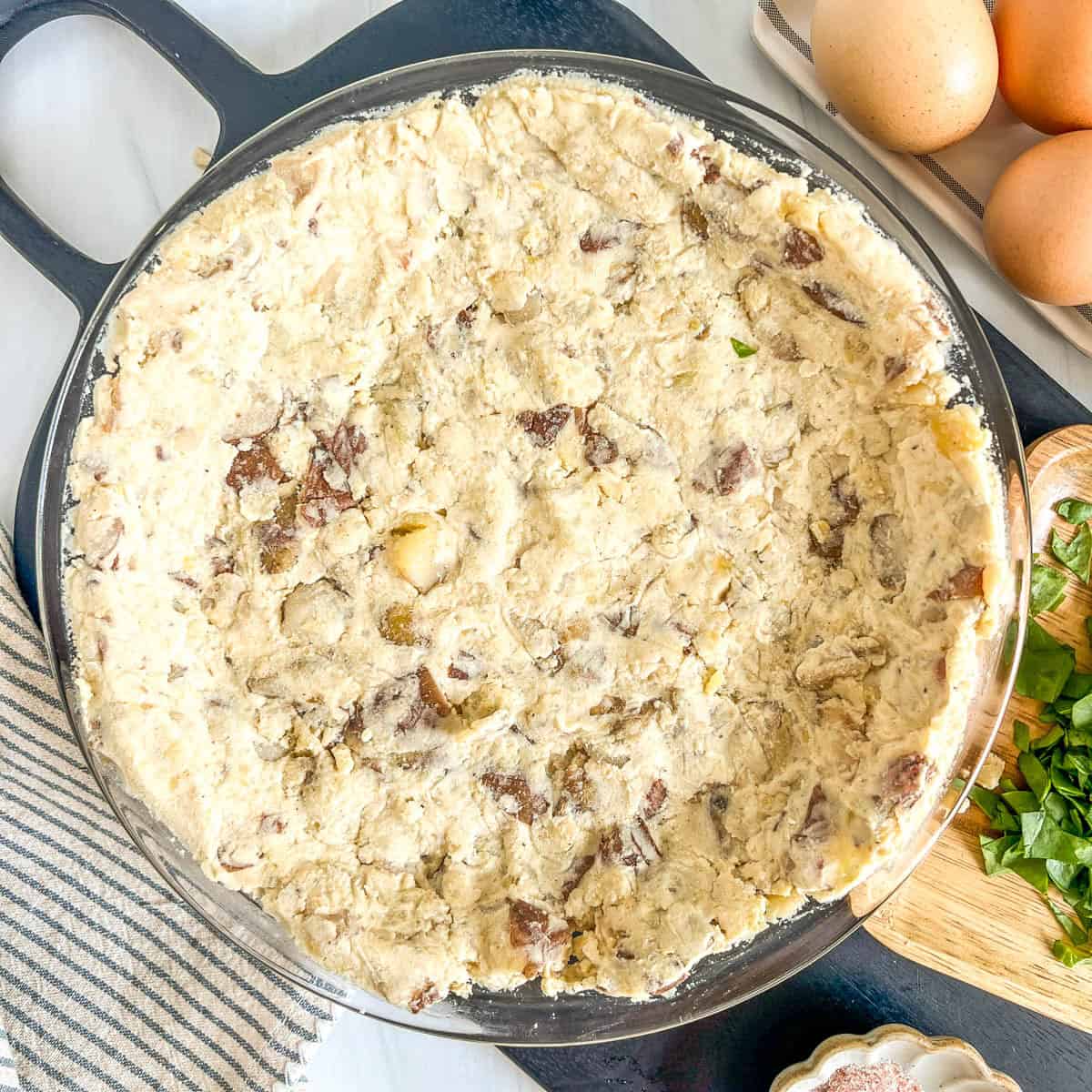 mashed potatoes in a pie plate