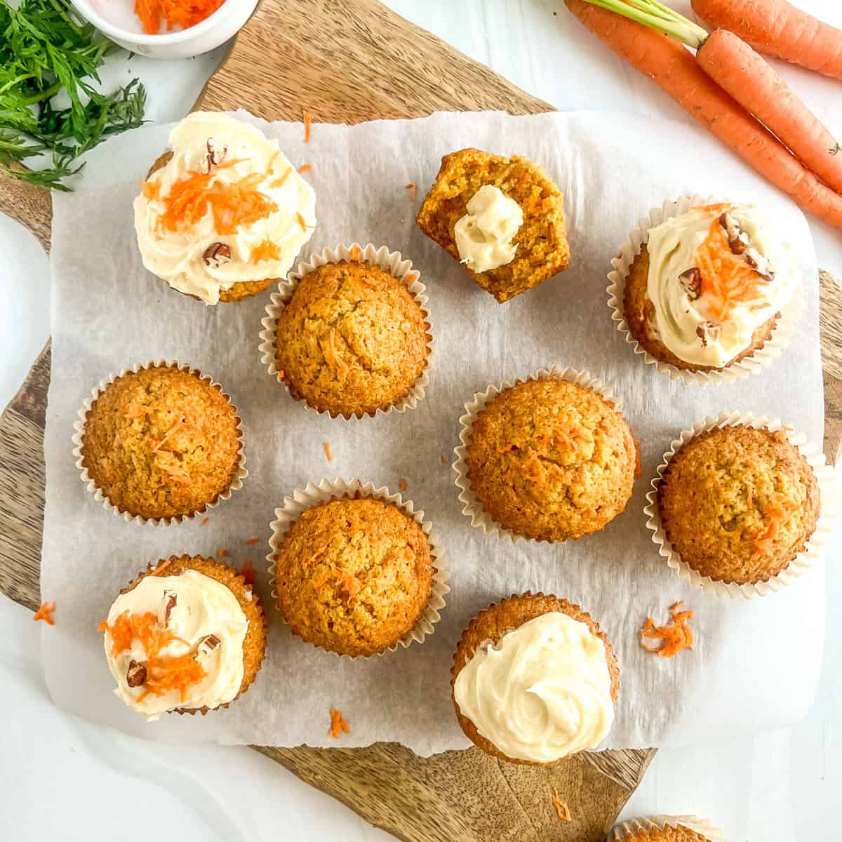 muffins with icing and muffins without icing